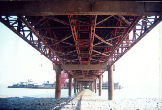 Fleksibilitas Panjang 6-54m Bailey Bridge Truss Tinggi 2.134m
