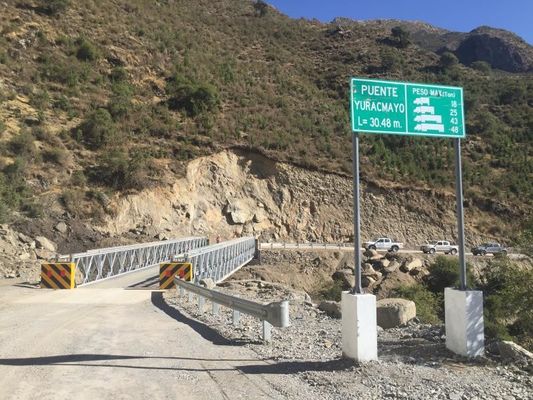 Jembatan Rangka Baja Prefabrikasi dengan Rentang Bentang 6 hingga 60 Meter Beban Desain HL93 Menampilkan Pilihan Dek Baja atau Kayu untuk Konstruksi yang Tahan Lama
